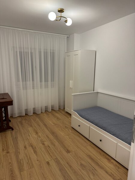 Mariott, 13 Septembrie, Panduri