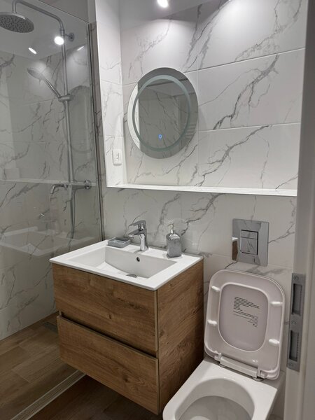 Mariott, 13 Septembrie, Panduri