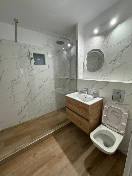 Mariott, 13 Septembrie, Panduri