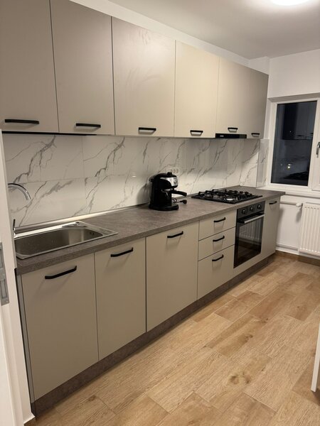 Mariott, 13 Septembrie, Panduri